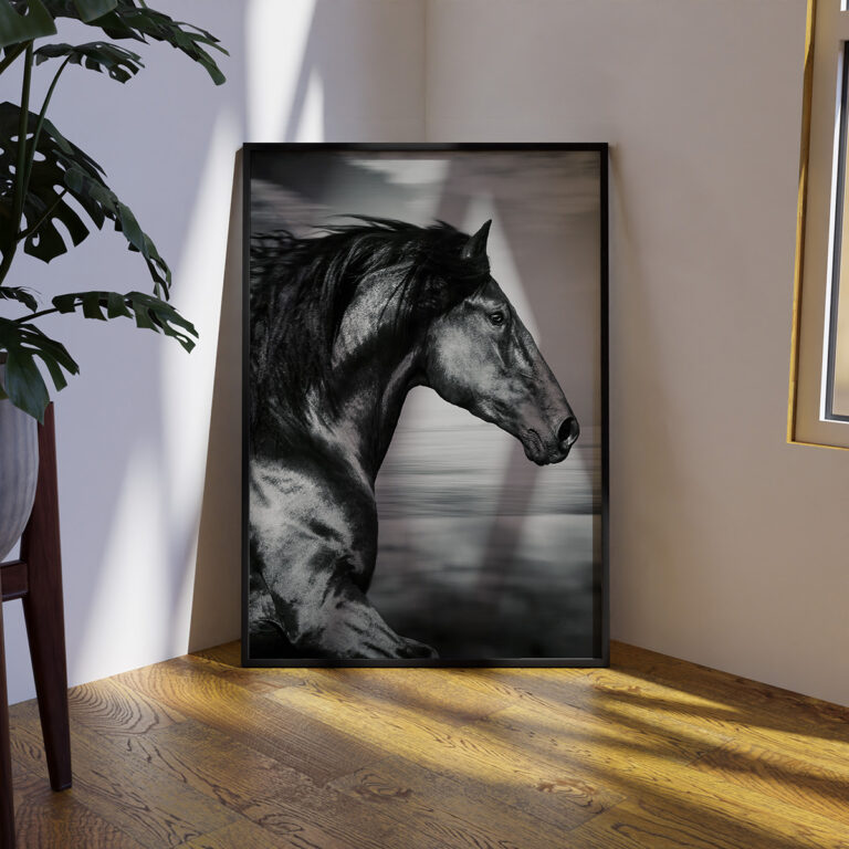 Czarny Koń w Ruchu – Monochromatyczny Portret Siły i Elegancji Plakat