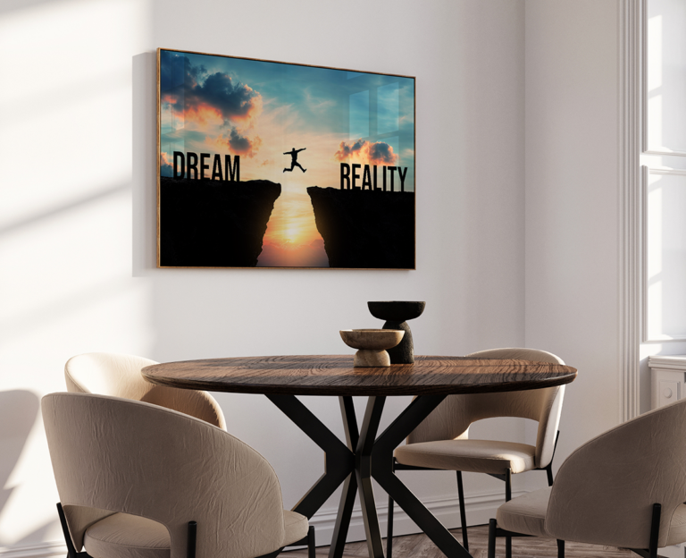 Dream Reality – sylwetka skaczącego człowieka o zachodzie słońca Plakat