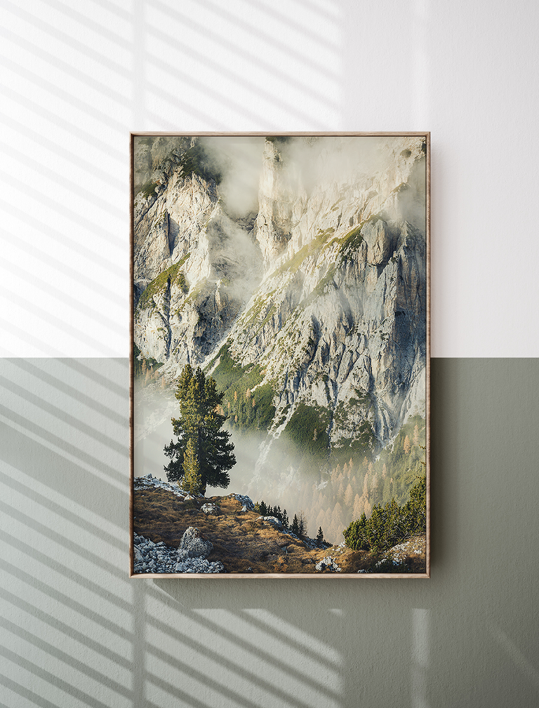 Tatry – skaliste szczyty i mglisty las Plakat